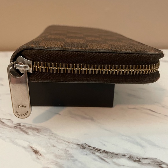 Louis Vuitton Damier Ebene timeless and iconic Zip Wallet - Picture 6 of 9